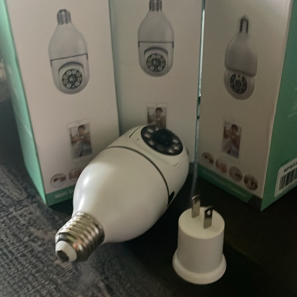 NEW NIB NOONKEY WIFI WIRELESS SMART CAMERA CAN SCREW IN LIGHT SOCKET OR PLUG IN - Picture 4 of 5